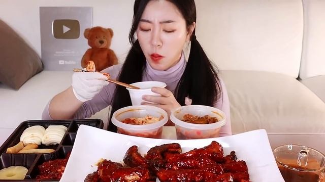 🌛✨매운 등갈비🔥vs 단짠 간장등갈비 숯불구이!근데 밑반찬이 양념게장,두부김치,고추잡채??실화???😱Grilled pork back ribs mukbang смотреть онлайн