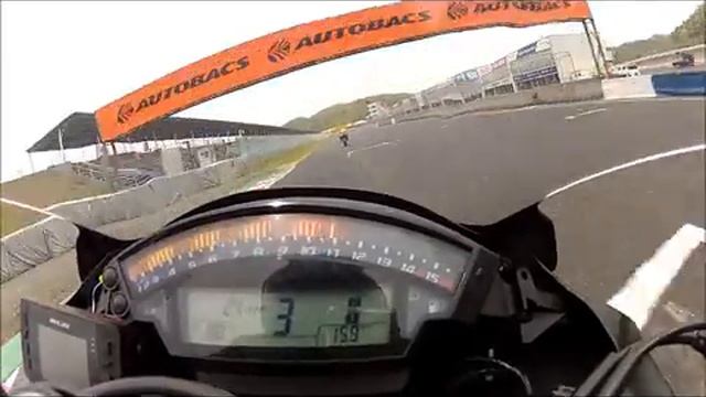 岡山国際　ZX-10R'11 1分41秒84 1分40秒92 смотреть онлайн