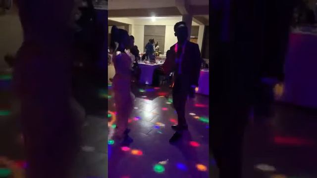 Pastor Manfred steals the show with Kwabena kwabena's "Mɛyɛ" last Friday's dinner. смотреть онлайн