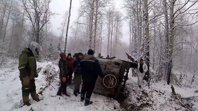 Подборка переворотов на бездорожье Offroad смотреть онлайн