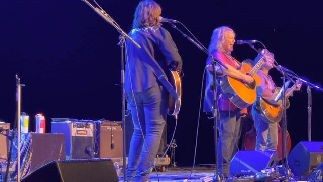 Indigo Girls & Ani Difranco- “Angel From Montgomery” John Prine cover, Ravinia Fest Sept 10, 2021 смотреть онлайн