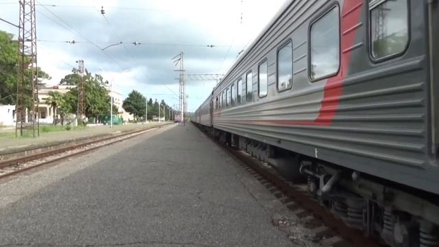Тепловоз 2ТЭ116У-0238 с пассажирским поездом №306С Сухум-Москва смотреть онлайн