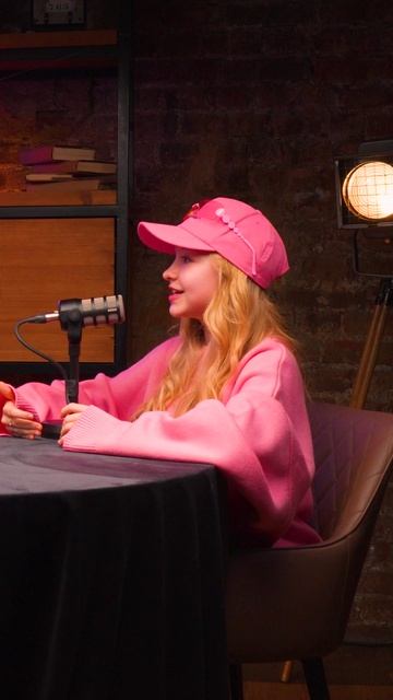 ТОНКАЯ ГРАНЬ МЕЖДУ КРИТИКОЙ И ФАНАТСТВОМ 🤭 ОТКРОВЕНИЯ ЕВЫ СМИРНОВОЙ #хейт #фанаты #евасмирнова смотреть онлайн