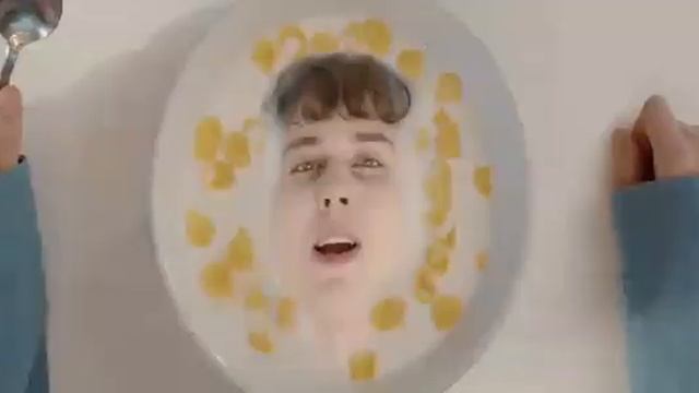 kostromin- МОЯ ГОЛОВА ВИНТОМ (Official video) 2021 смотреть онлайн