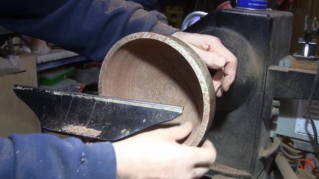 Wood Turning a Macadamia Bowl CA Finish смотреть онлайн