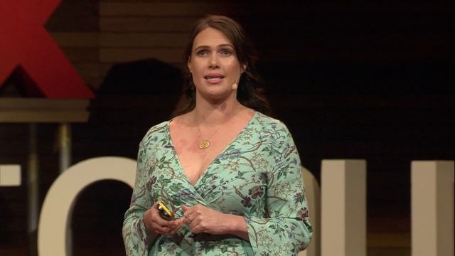 A new kind of plastic, inspired by a solitary bee | Veronica Harwood-Stevenson | TEDxChristchurch смотреть онлайн