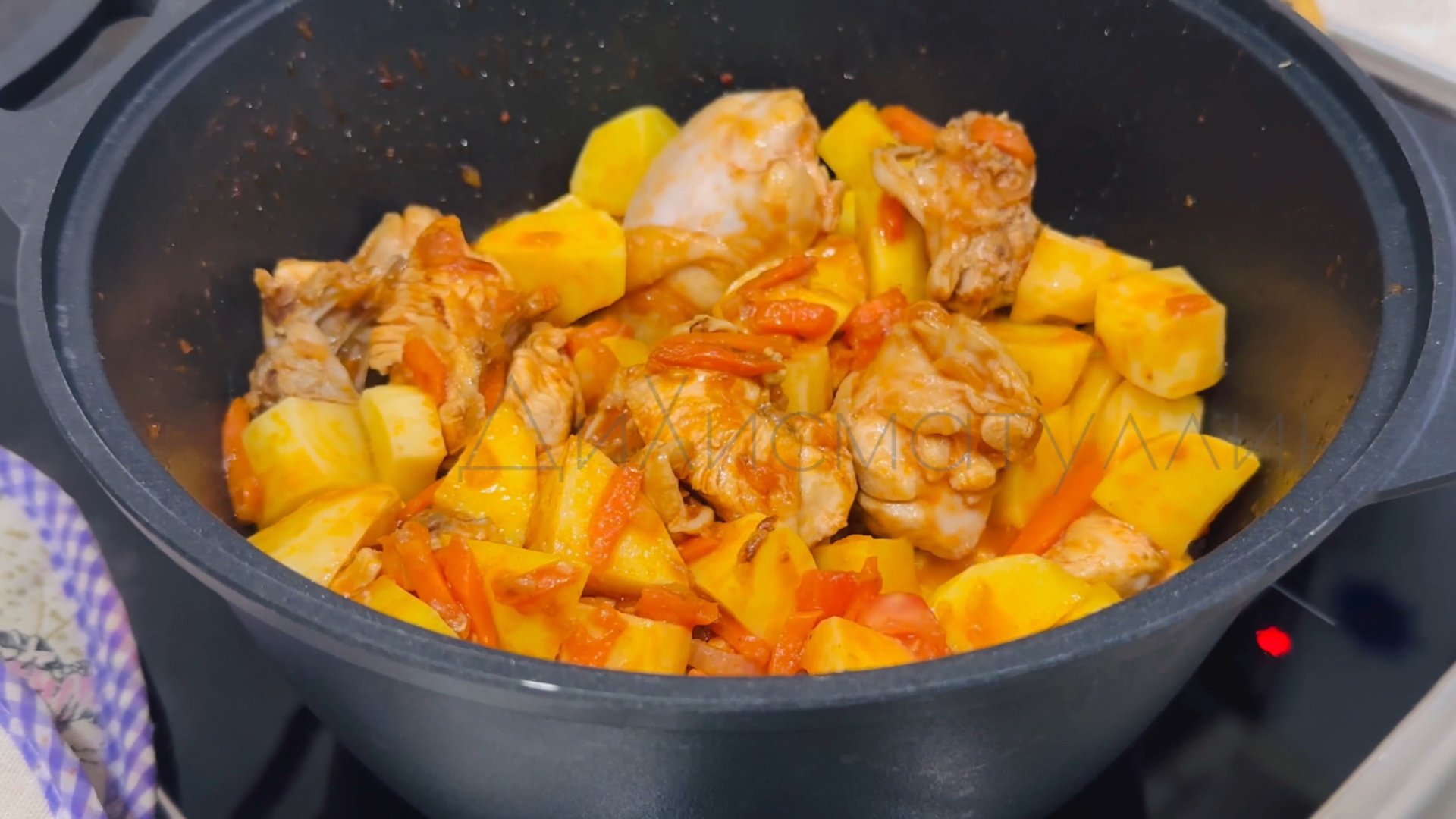 Рагу из овощей с курицей и картошкой / Как приготовить рагу из овощей в кастрюле смотреть онлайн