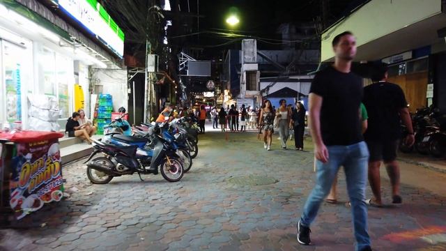 Pattaya Walking Street, Soi 16 Nightlife - June 2022 (4K) смотреть онлайн