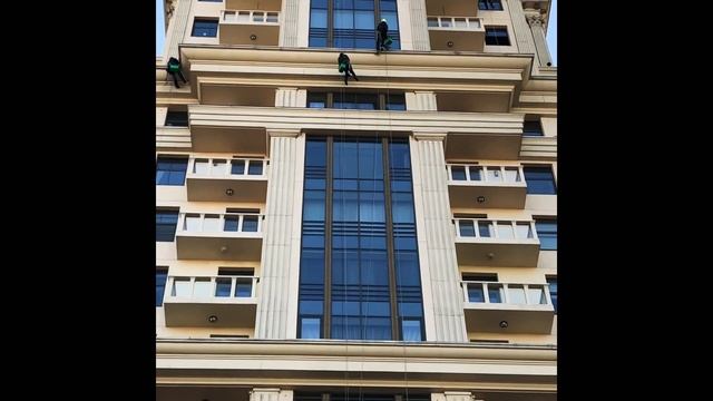 Мойка окон промышленными альпинистами МФК ИМПЕРСКИЙ ДОМ AG ALMAZ GROUP смотреть онлайн