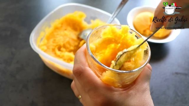 Meglio del gelato! SOLO 1 INGREDIENTE SENZA GELATIERA! sorbetto alle pesche Gabri #1535 смотреть онлайн