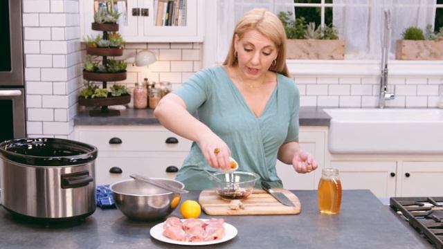 Delicious + Healthy Orange Chicken Recipe | Soy Citrus Chicken in the Slow Cooker (Recipe Included) смотреть онлайн