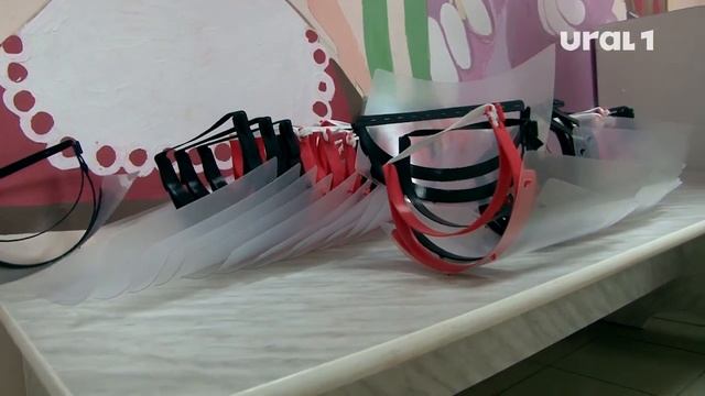 Общественники вручили медикам средства индивидуальной защиты смотреть онлайн