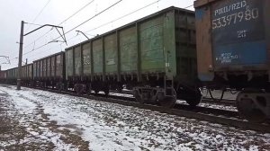Электроао ВЛ8м-1319 с грузовым поездом. Очень длинный поезд. Электровоз тянет 116 вагонов