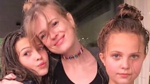 Софья Эрнст показала умилительное фото с дочерьми и сыном по важному поводу