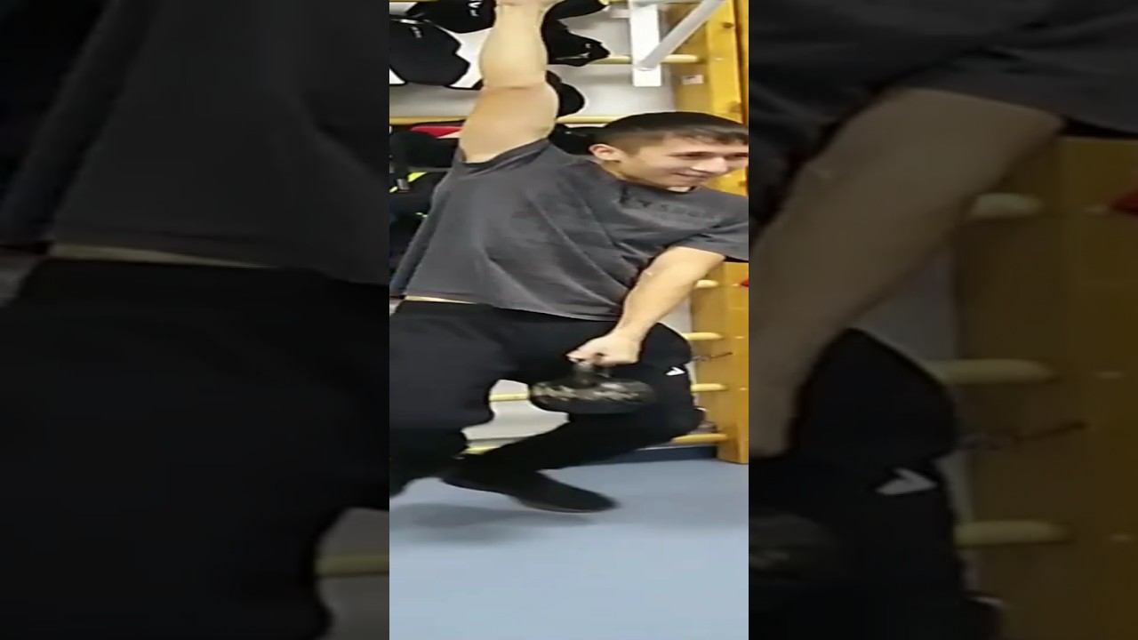 One arm pull up +10 kg смотреть онлайн
