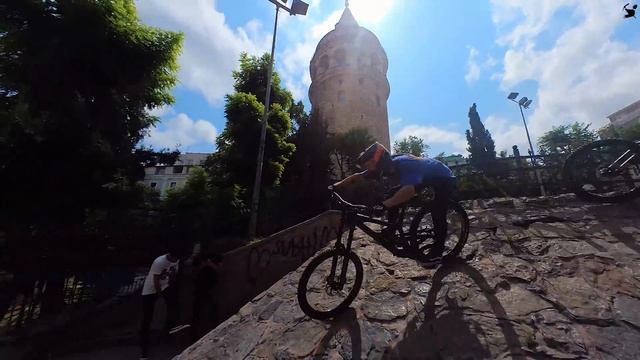 Rushing From Asia To Europe - Urban Freeride Istanbul 🇹🇷 Insta360 GO 2 (Burak Uzun)