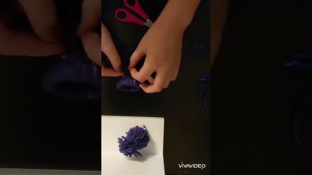 Шапочка із ниток для в'язання. Чудова ялинкова прикраса. @svoyimu_lapkamu смотреть онлайн