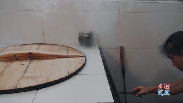 堂奶奶家的秋葵做秋葵雞蛋餅更好吃|Okra omelette【乡野莲姐】 смотреть онлайн