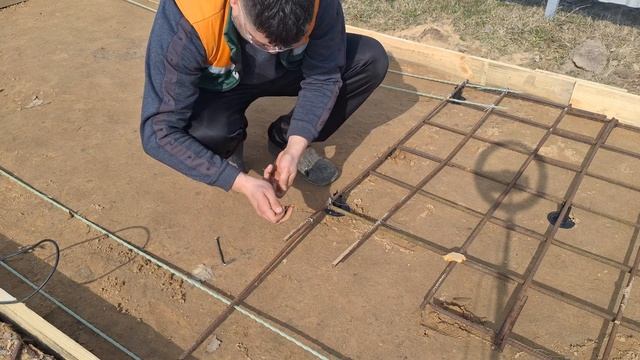 БЕТОННАЯ ПЛИТА ДЛЯ ЗОНЫ БАРБЕКЮ. Первый опыт. Ошибки, сложности, нюансы при заливке бетонной плиты смотреть онлайн