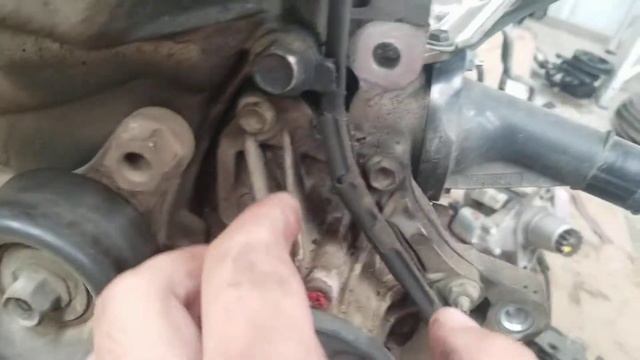 2002-2011 Toyota Camry water pump/thermostat смотреть онлайн