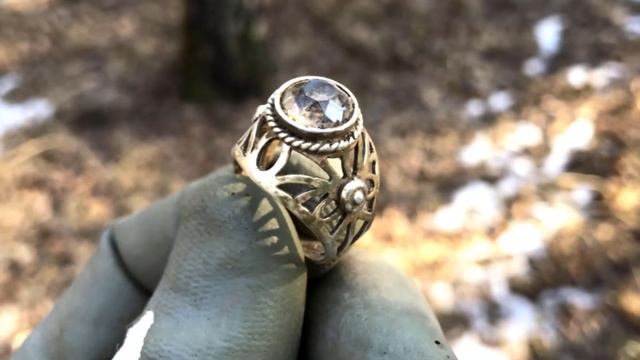 Огромный ПЕРСТЕНЬ в лесу / Лесные Копатели смотреть онлайн