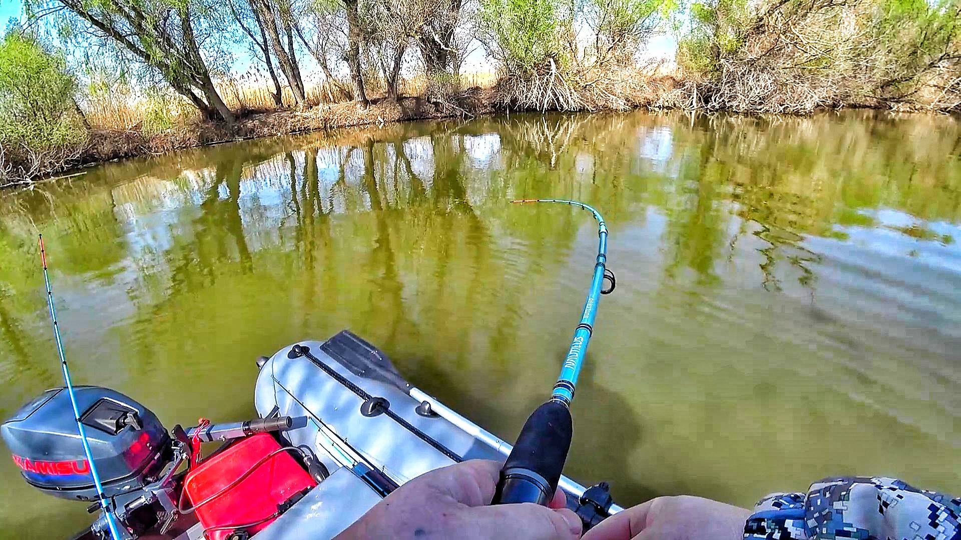 УДОЧКА В ДУГУ...! ПРОВЕРИЛ ЗАВАЛЫ И...! Открыл летний сезон рыбалки. смотреть онлайн