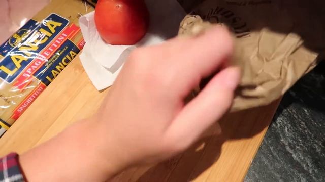 VLOG: Будни в Канаде, готовлю вкуснейшую ПАСТУ (рецепт)! смотреть онлайн