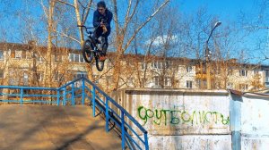 Сделал БАРСПИН с гаража! Стрит покатушки по городу на BMX