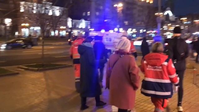 Охоронець магазину у Києві напав на хлопця, щоб був без маски. Хлопець опинився в лікарні смотреть онлайн