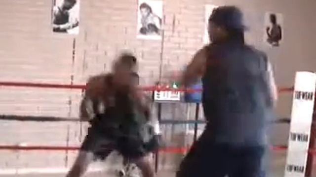 Best Boxing Club: Coach Hills training Andre Knighten and Manjaro Hills Jr. in 2009. смотреть онлайн