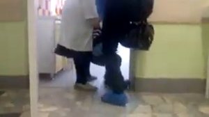 ЖЕСТЬ! ПАЦАНА ТАЩАТ ВРАЧИ!