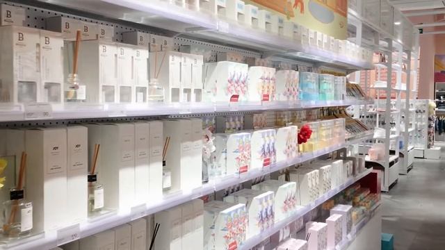 Store Viral!! KKV Pakuwon Mall Surabaya. TERLUAS, TERLENGKAP, TERMURAH ?? #shorts #fyp смотреть онлайн