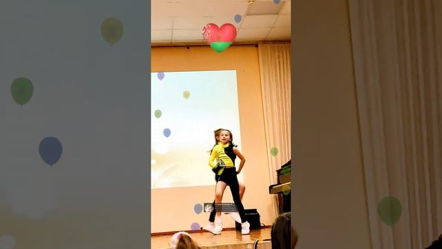 ГИМНАЗИЯ 3 - Пеппи длинный чулок 8 марта Поздравление смотреть онлайн