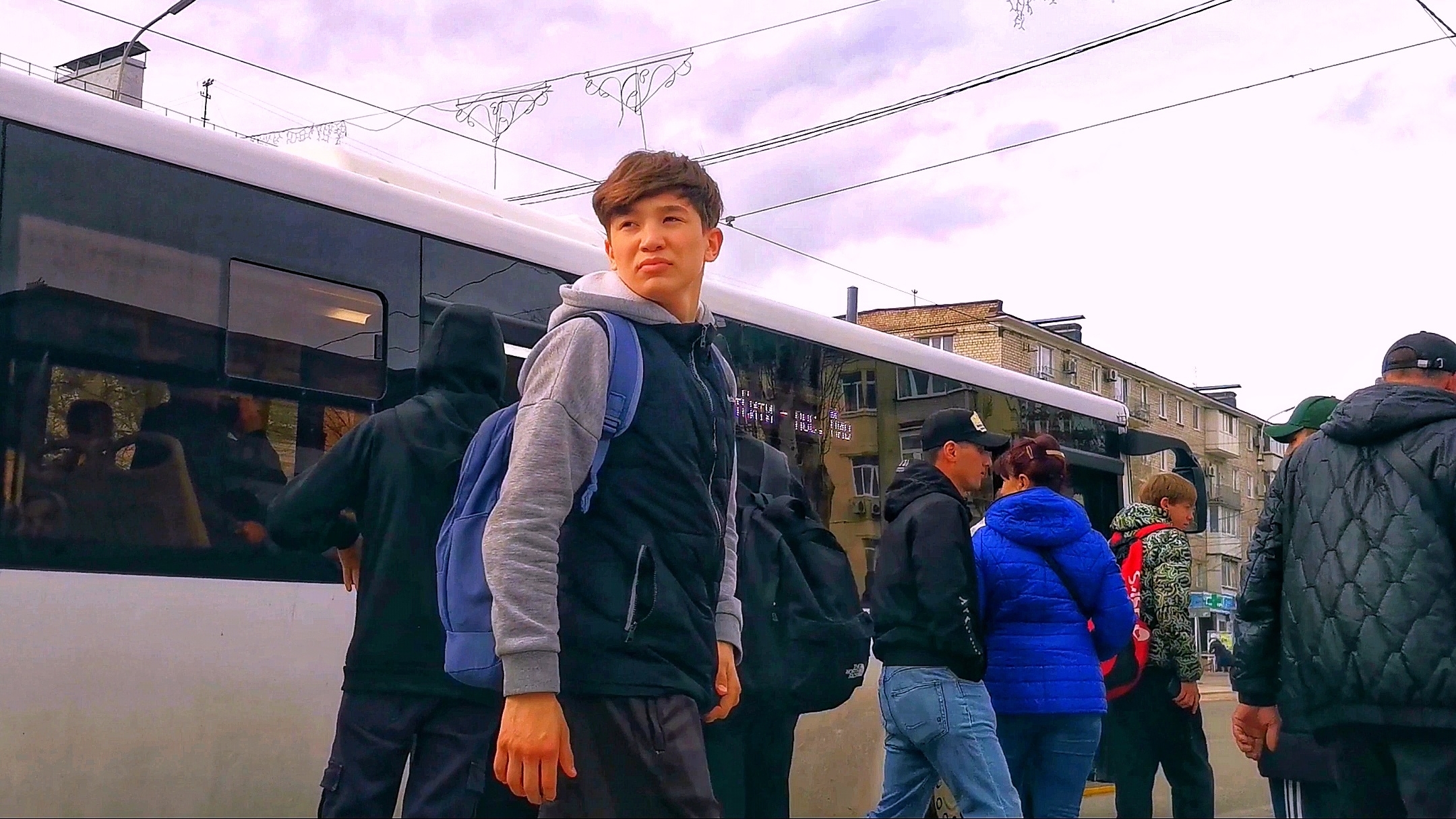 МАРИУПОЛЬ Скоро откроется Новый Кинотеатр Жители заметили🏬Восстановление и Жизнь Сегодня смотреть онлайн