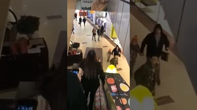 Неадекватная девушка в супермаркете ДАФИ Харьков смотреть онлайн
