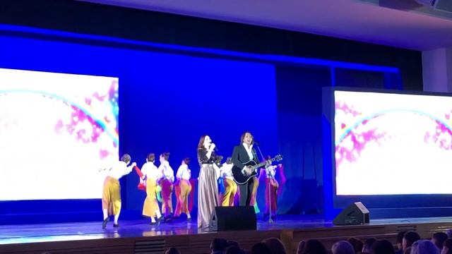 Игорь Корнилов, Лиза Петухова & Фэнтэзи Танцевальный ансамбль смотреть онлайн