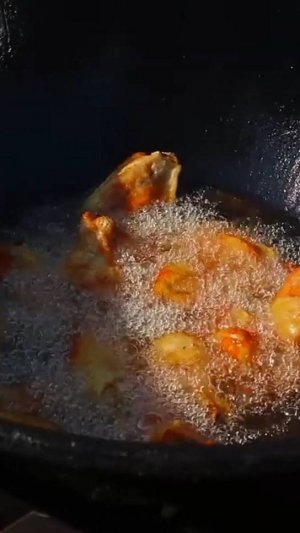 Очень вкусно в казане на природе! Крылышки во фритюре!