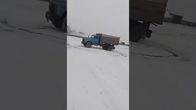 трохи драйву на ГАЗ 53 ( ГАЗІК ) КУМ ГАРЯЧІЙ оператор👍👍 смотреть онлайн