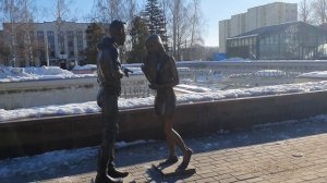Воронина Лайф \ Обзор влогов \ Чем Оксана забивает эфир и зачем тянет время?!