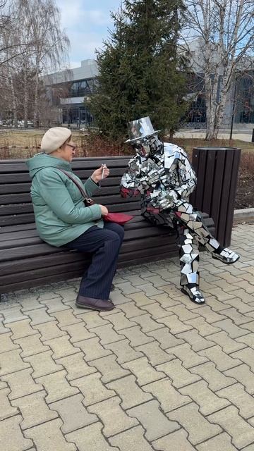 Зеркальный человек ко дню космонавтики смотреть онлайн