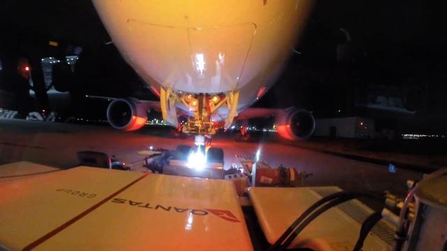 Night Tow - Qantas Boeing 787-900 Dreamliner VH-ZND смотреть онлайн