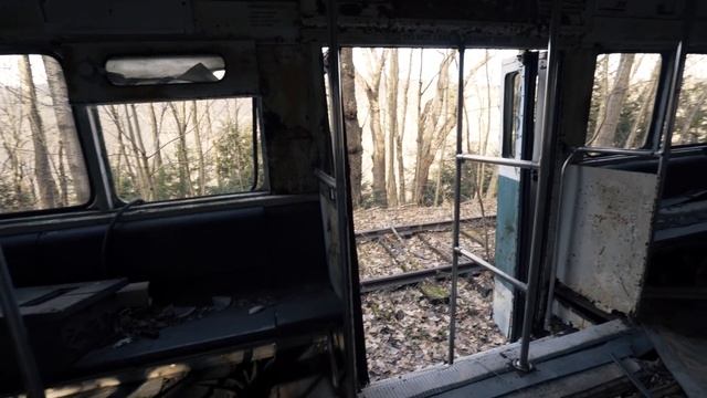 Exploring an Abandoned Streetcar Graveyard смотреть онлайн