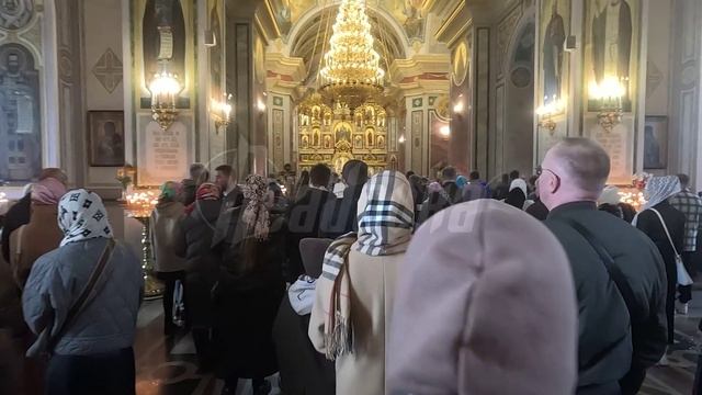 Симферополь встречает Вербное воскресенье — православные с раннего утра приходят в собор смотреть онлайн