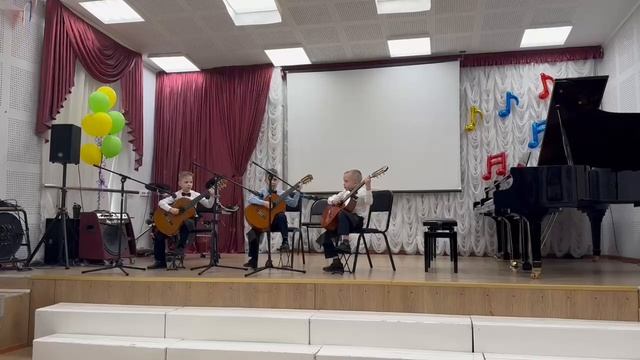 Ансамбль гитаристов «Дружные ребята» (МАУ ДО ДШИ г. Мирный)