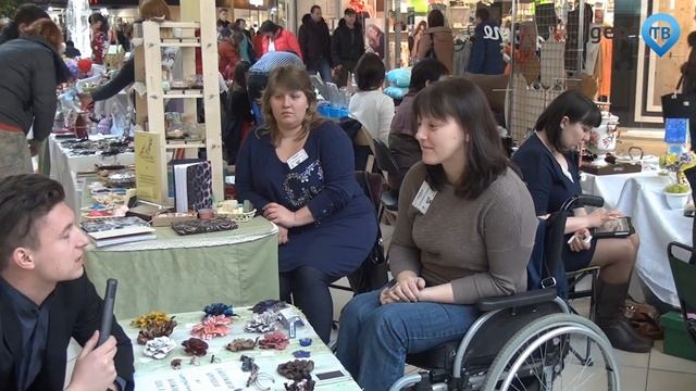 хЕндмЕйд смотреть онлайн