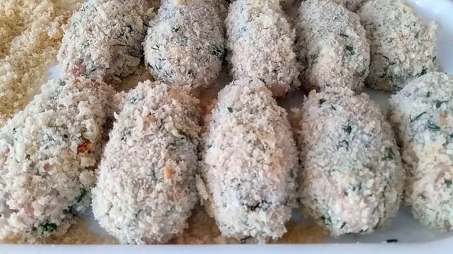КУРИНЫЕ КОТЛЕТЫ С ТВОРОГОМ И СЫРОМ.САЛАТ ИЗ ЗЕЛЁНОЙ РЕДЬКИ. смотреть онлайн