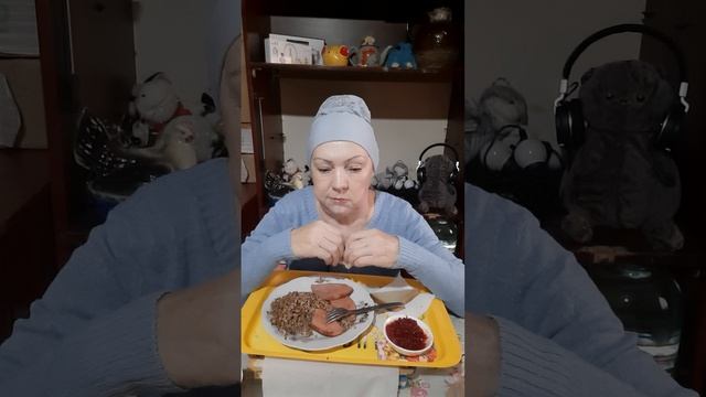 Мукбанг/еда на камеру /гречка с котлетами смотреть онлайн