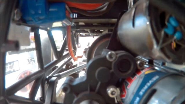 Max D loses a tire during freestyle! смотреть онлайн