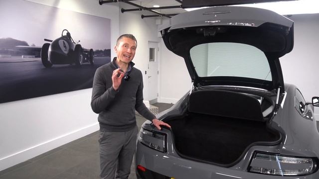 Aston Martin Vantage Emergency Fuel Filler Flap Release смотреть онлайн