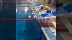 Как научиться прыгать с тумбочки в бассейне?